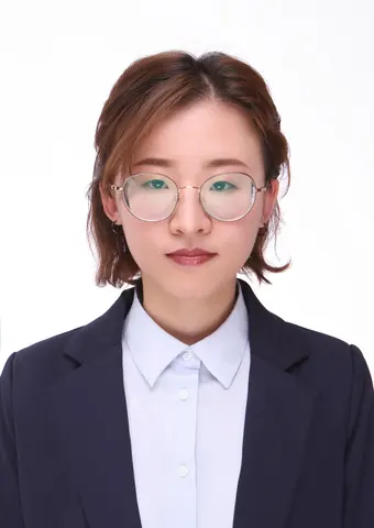 Lihong Zhou portrait